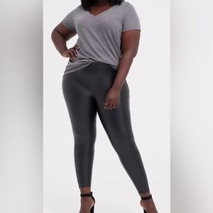 Torrid black pull on leggings size 1X(see last photo)